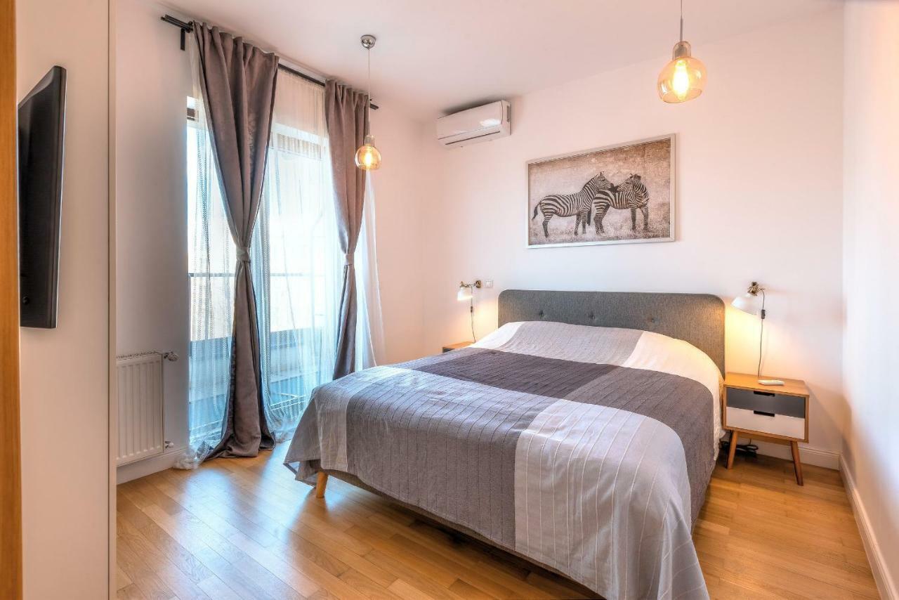 Central Apartment Bucarest Esterno foto